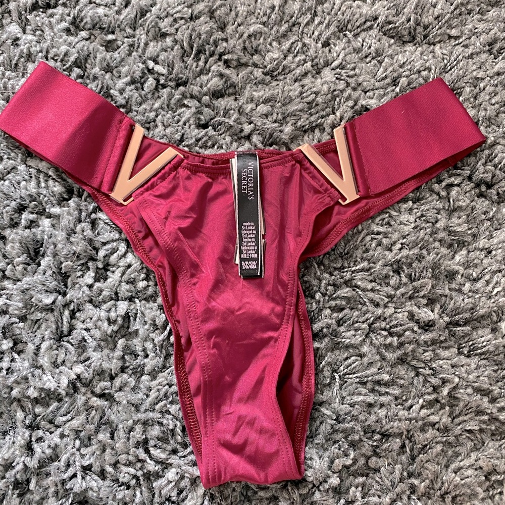 ✨VICTORIA’S SECRET BRAZILIAN PANTY✨